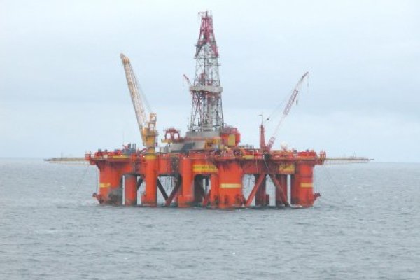 Băsescu şi-a amânat vizita pe platforma Exxon din Marea Neagră